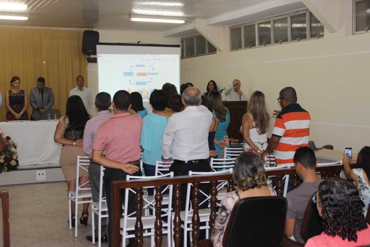 Diretores eleitos da Rede de Ensino tomam posse na Câmara de Vereadores